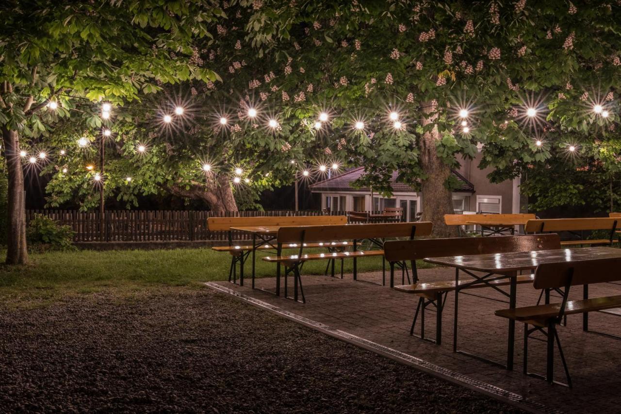 Gasthof Zur Bruecke Kaufering Bagian luar foto