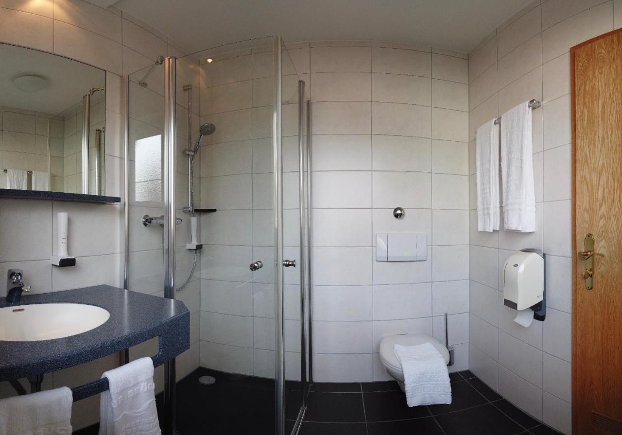 Gasthof Zur Bruecke Kaufering Bagian luar foto